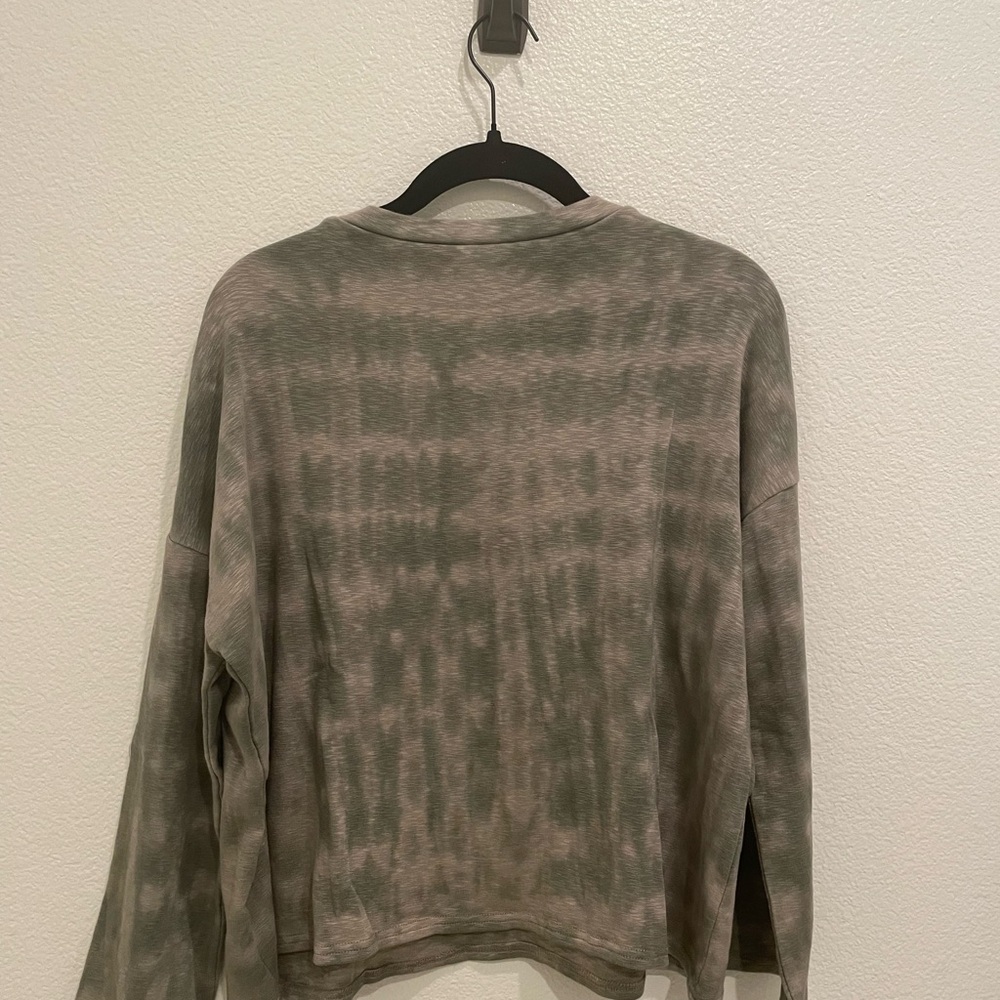 NWT Womens Olivaceous Tye Die Sweater Size M - Picture 3 of 5